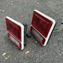 Load image into Gallery viewer, Taillight Kit - 71-84 GVan