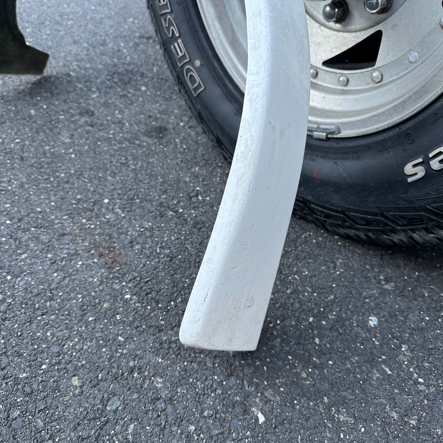 79-93 Dodge Van - RIGHT FRONT Mud Fiberglass Fender Flare
