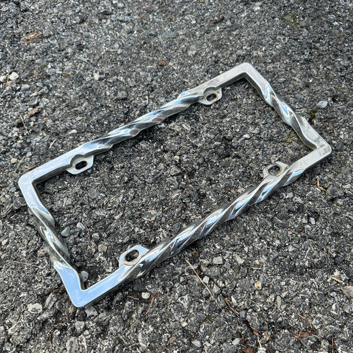 Twisted Metal Plate Frame