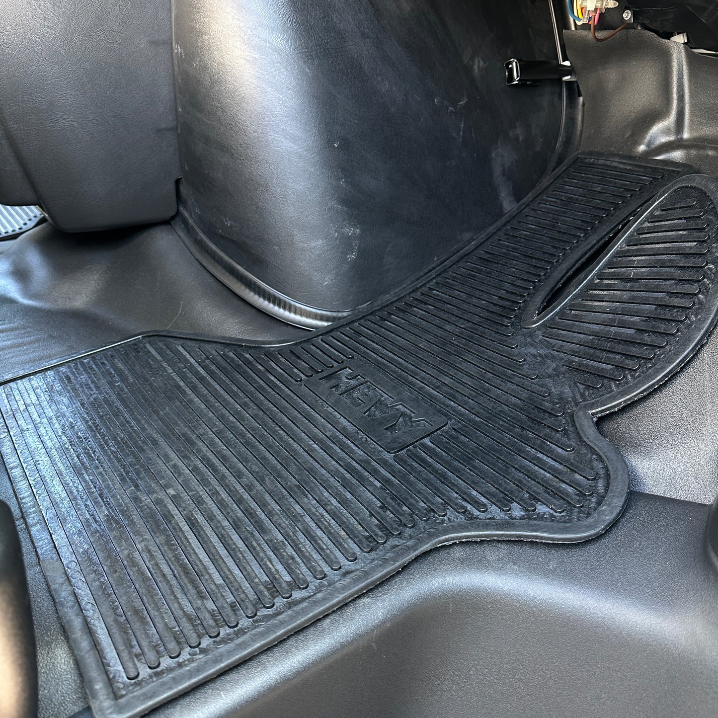 96+ Chevy Express/GMC Savana Floor Mats - Hevy BigRig Beef